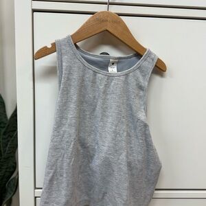 Yogalicious Gray Cropped Tank Top Built In Bra Size Large